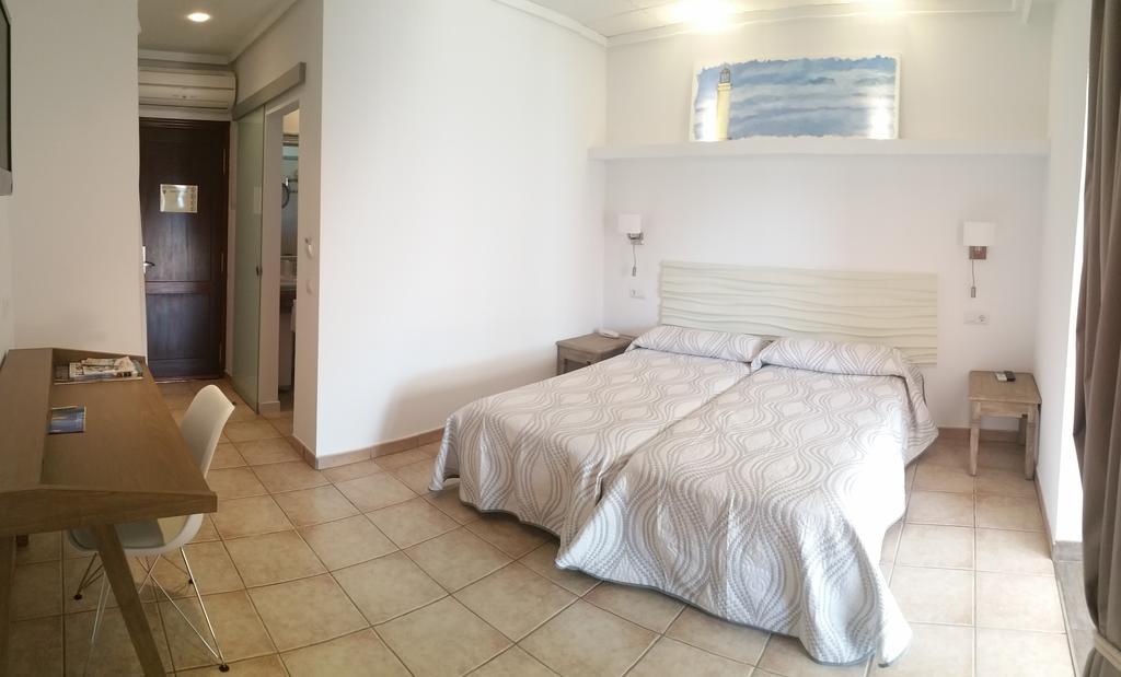 Hotel Bahia La Savina Szoba fotó
